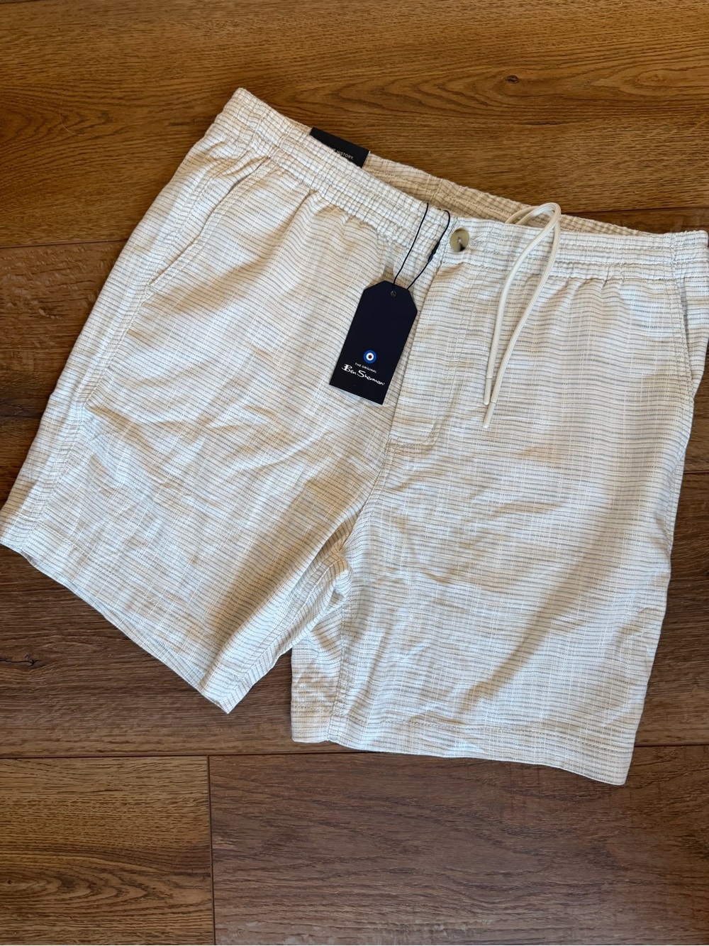 NWT Ben Sherman Ivory Gray Stripe Cotton Flat Front Short / LG